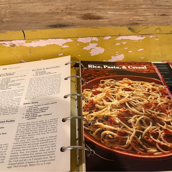 Vintage Better Homes & Gardens New Cook Book 1984 5-Ring Binder 9th Edition - Picture 9 of 12